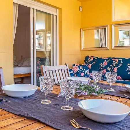 דירה Stunning In With Kitchenette